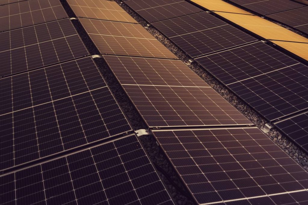 Benefits of Solar Panels for Businesses: 7 Proven Ways to Avoid Costly Energy Mistakes